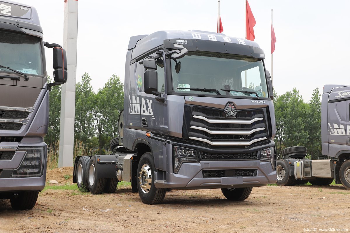 中國(guó)重汽 HOWO Max重卡 460马力 6X4 LNG牵引車(chē)